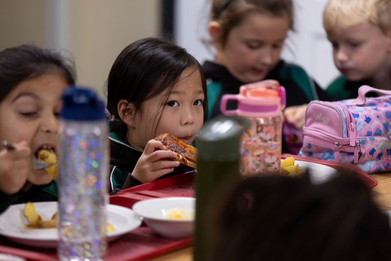 Children enjoying their lunch 